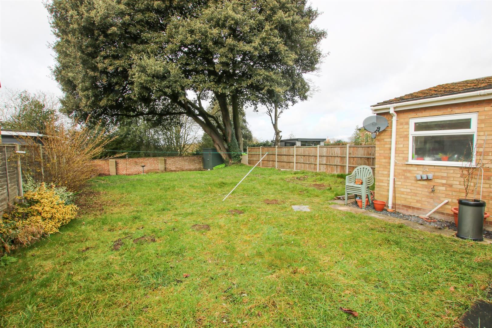 3 bed semidetached bungalow for sale in Tremaine Close, Hellesdon