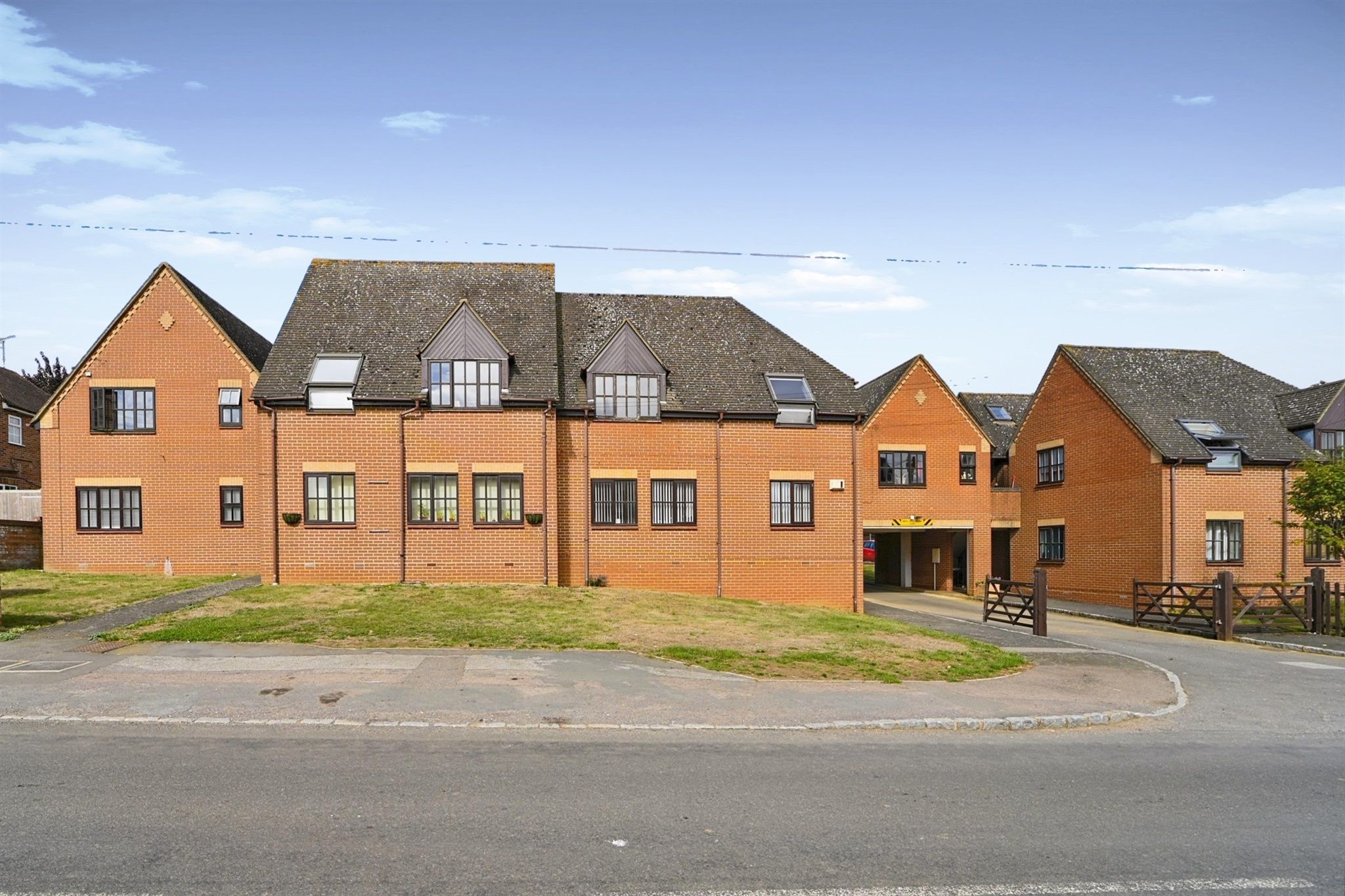 2 bed flat for sale in Main Road, Drayton Parslow, Milton Keynes MK17