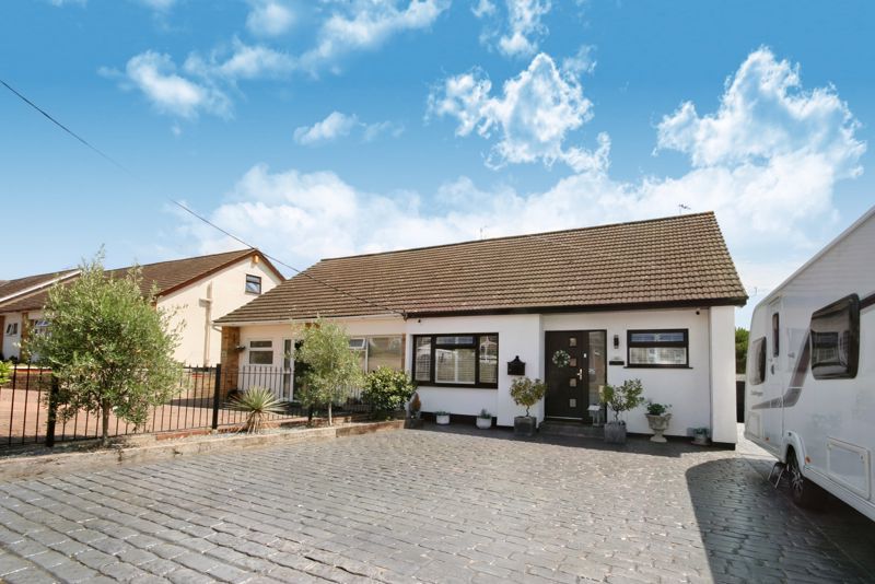 2 bed bungalow for sale in Highfield Road, Billericay CM11 Zoopla