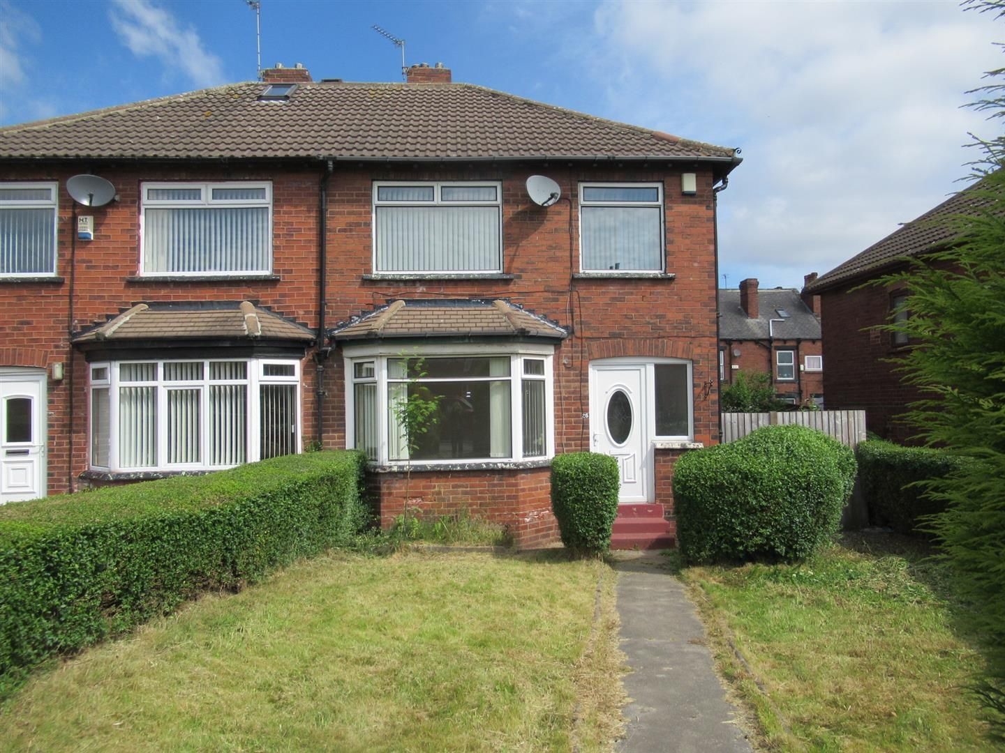 3 bed semidetached house to rent in Lingwell Crescent, Middleton