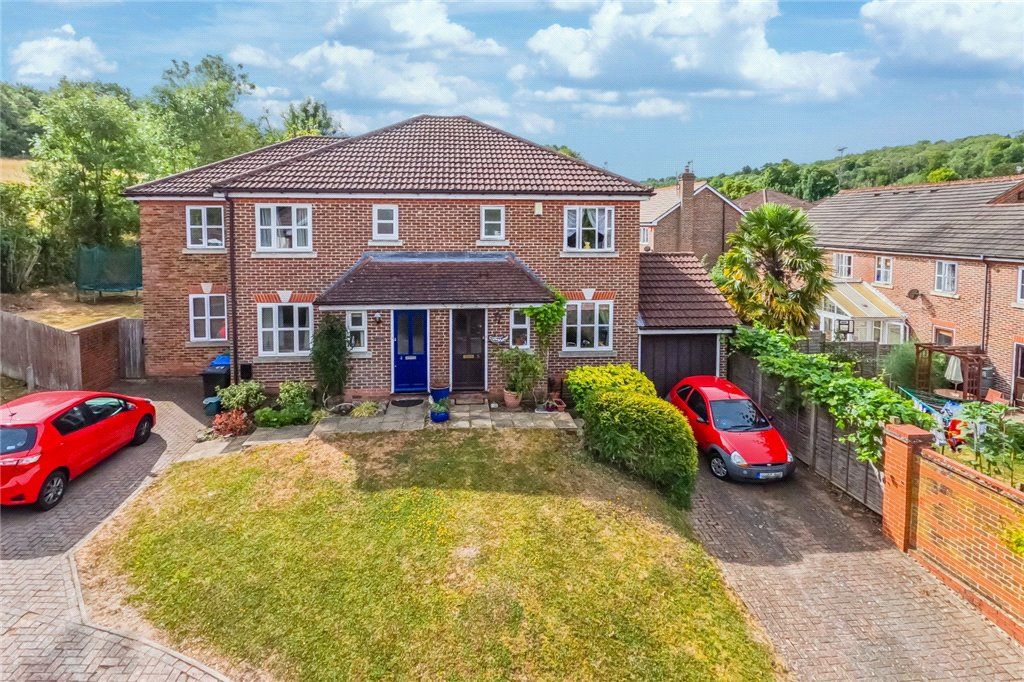 3 bed detached house for sale in Asprey Grove, Caterham, Surrey CR3 Zoopla