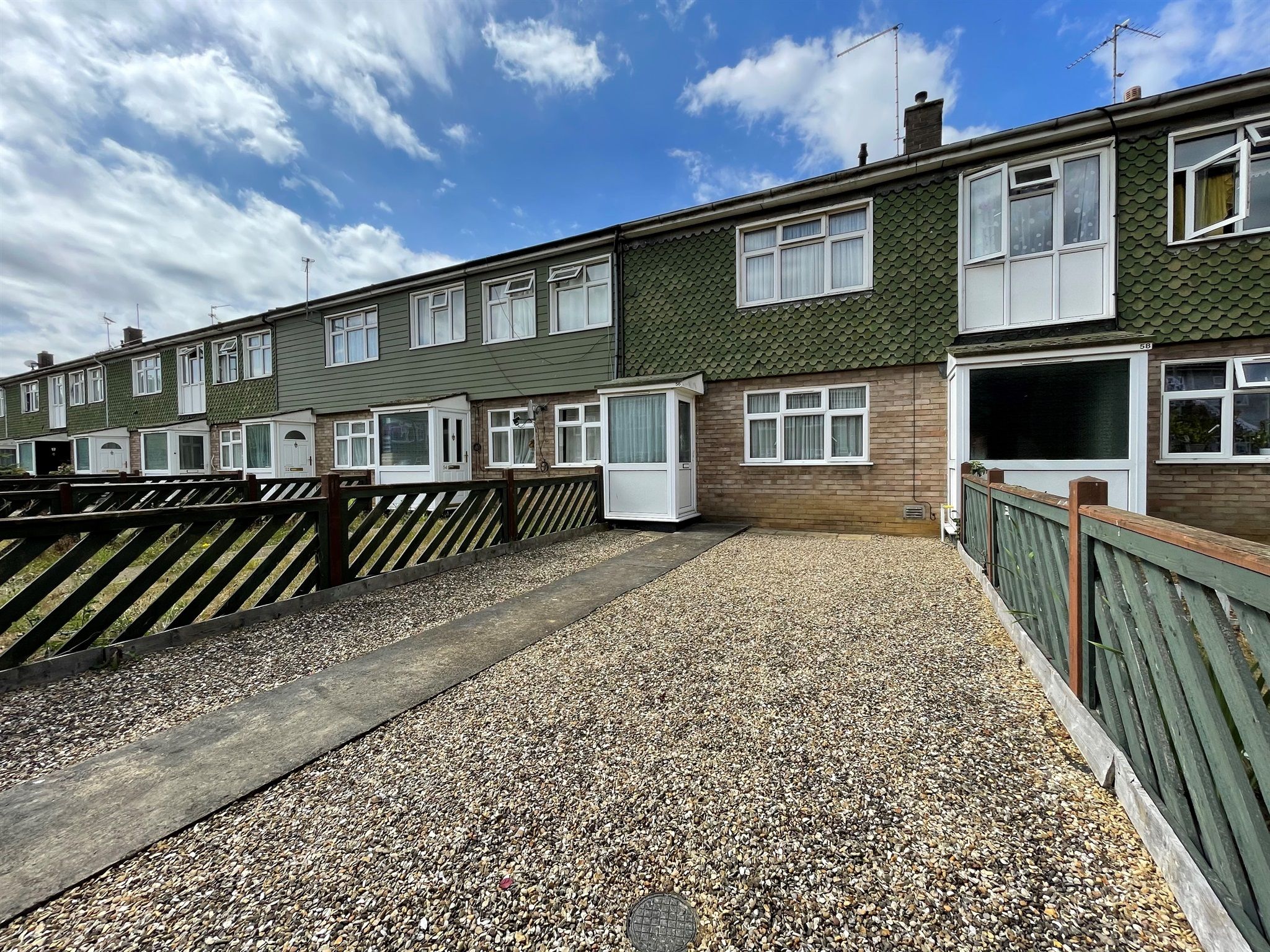 2 bed terraced house for sale in Lowick Gardens, Ravensthorpe