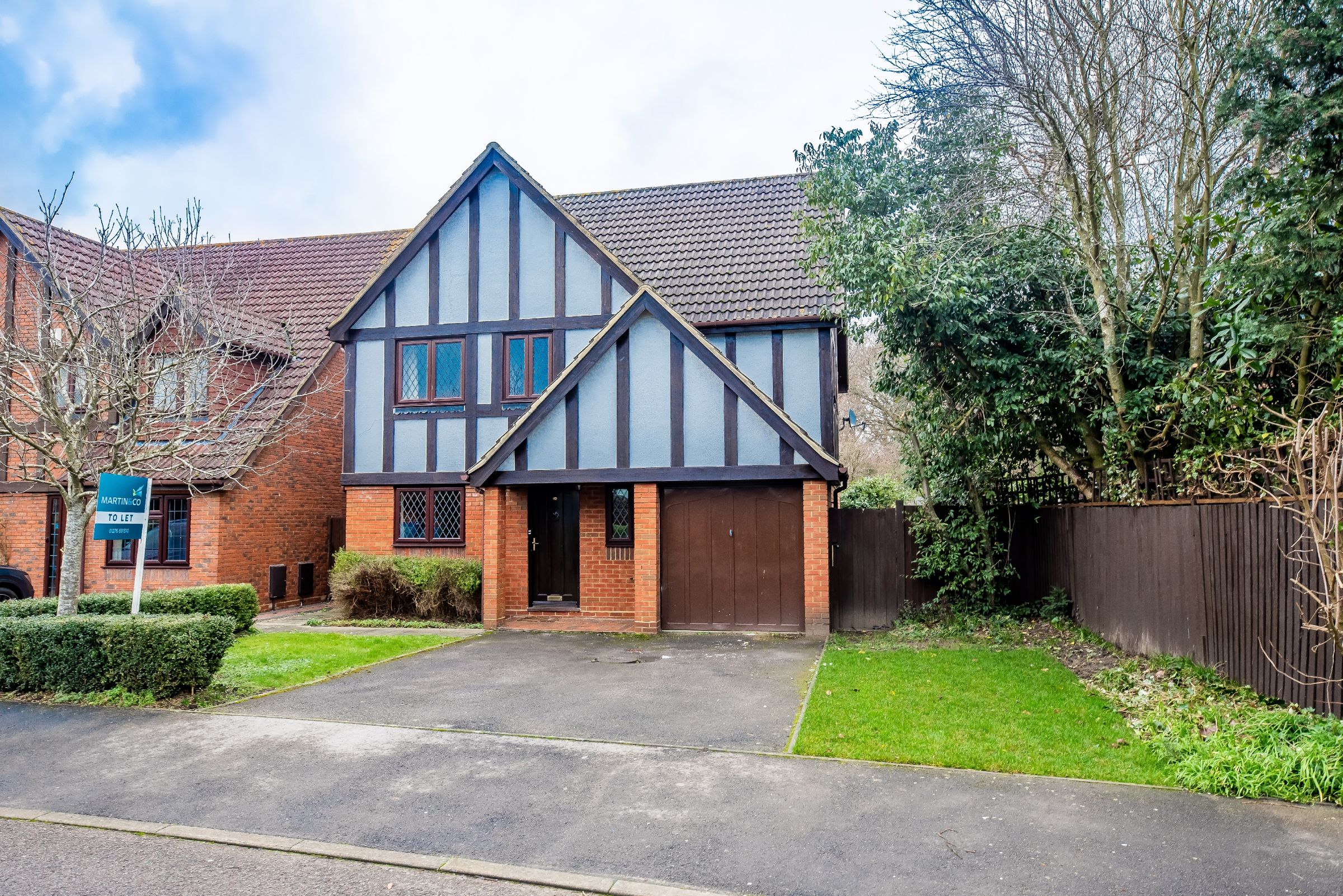 4 bed detached house to rent in Munnings Drive, College Town, Sandhurst