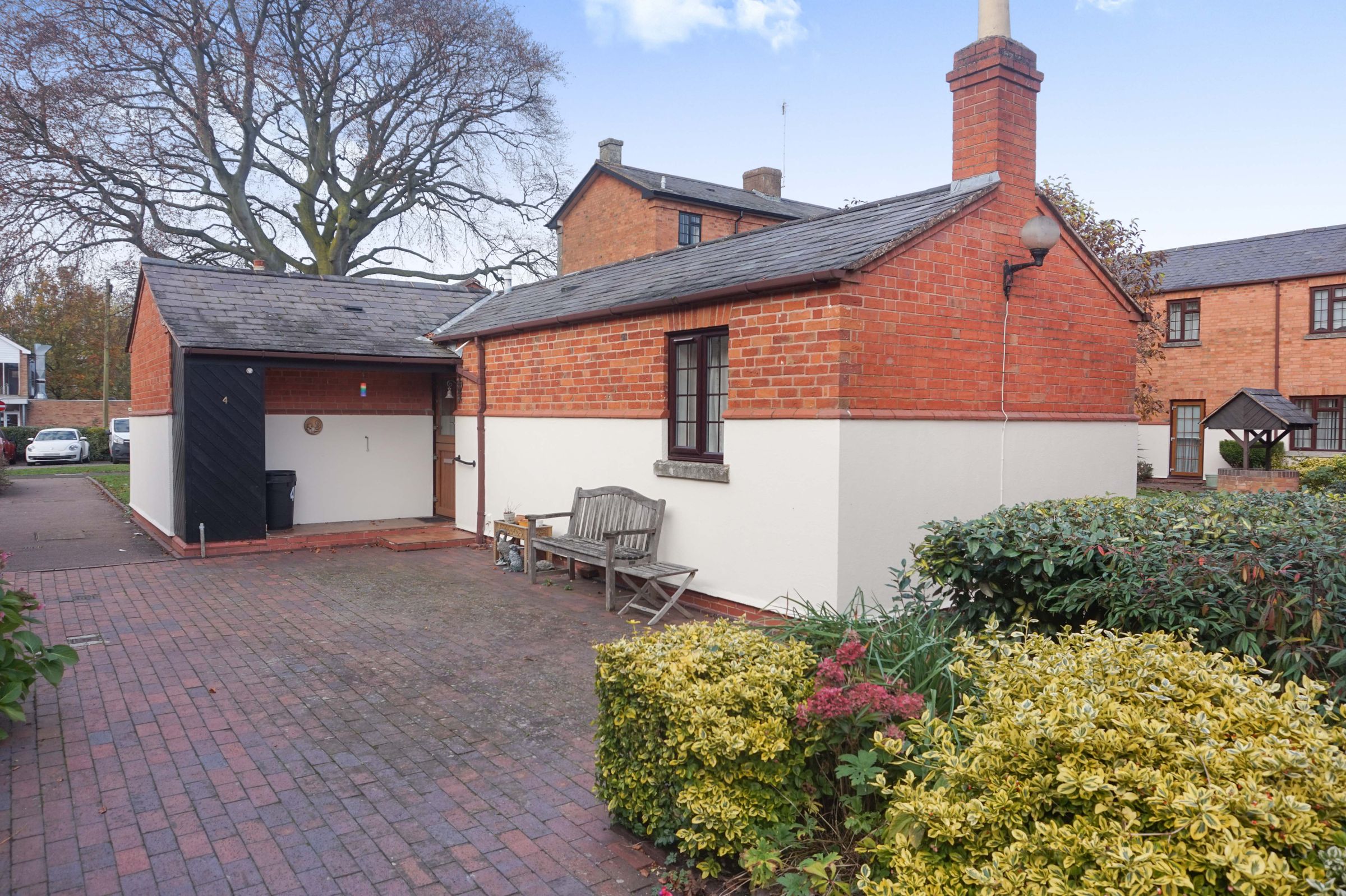 2 bed semidetached bungalow for sale in Kinwarton Road, Alcester B49