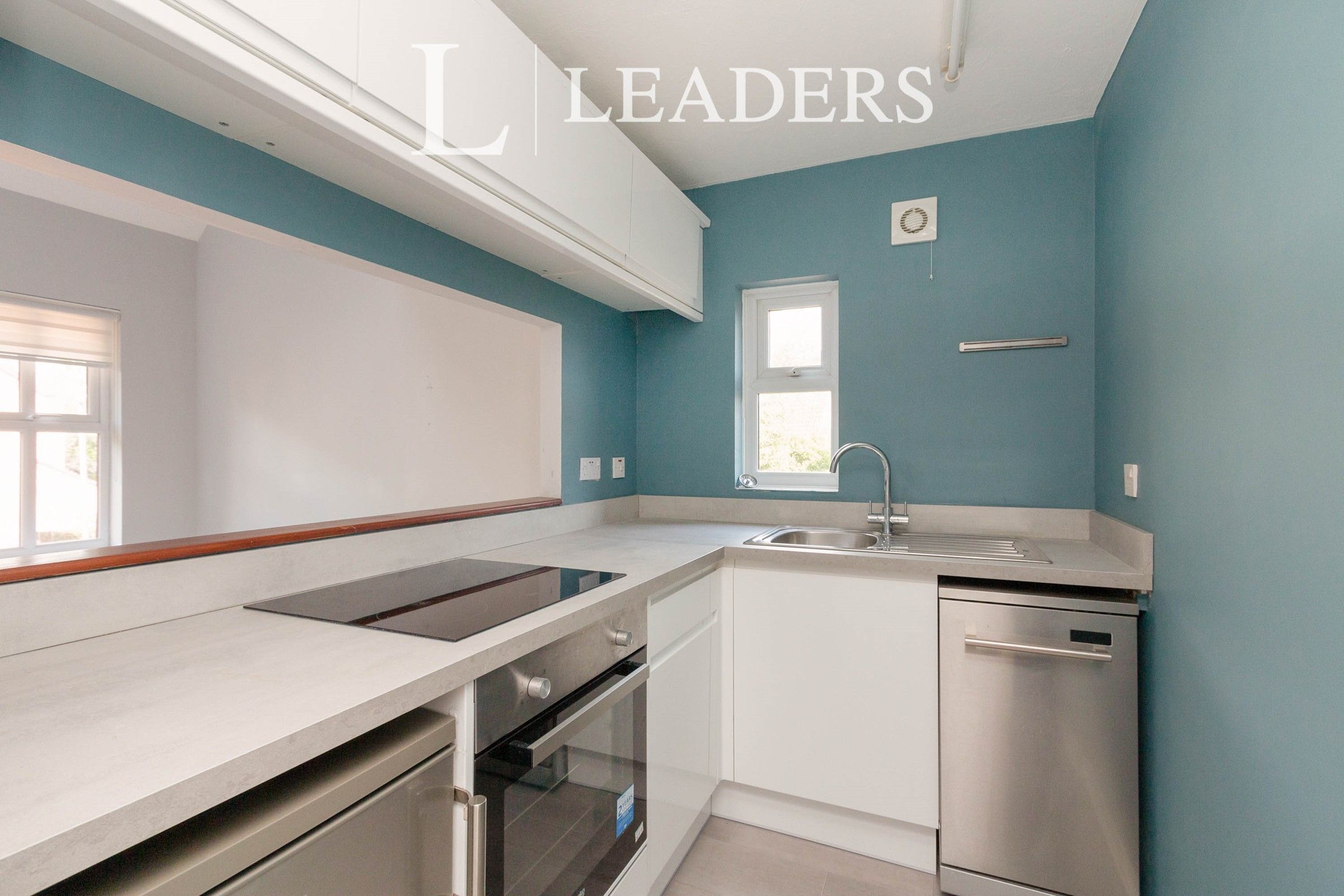 2 bed to rent in Badgers Close, Woking GU21 Zoopla