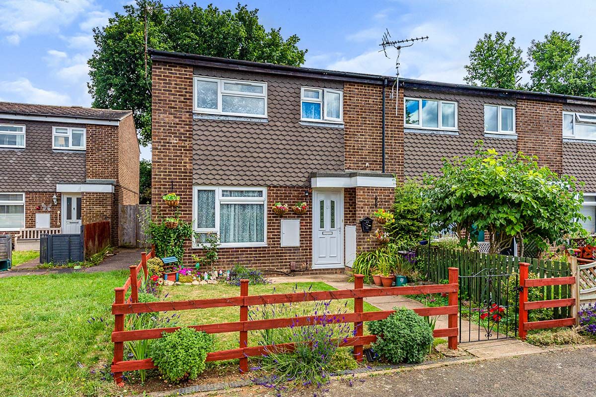 3 bed end terrace house for sale in Lomond Road, Hemel Hempstead