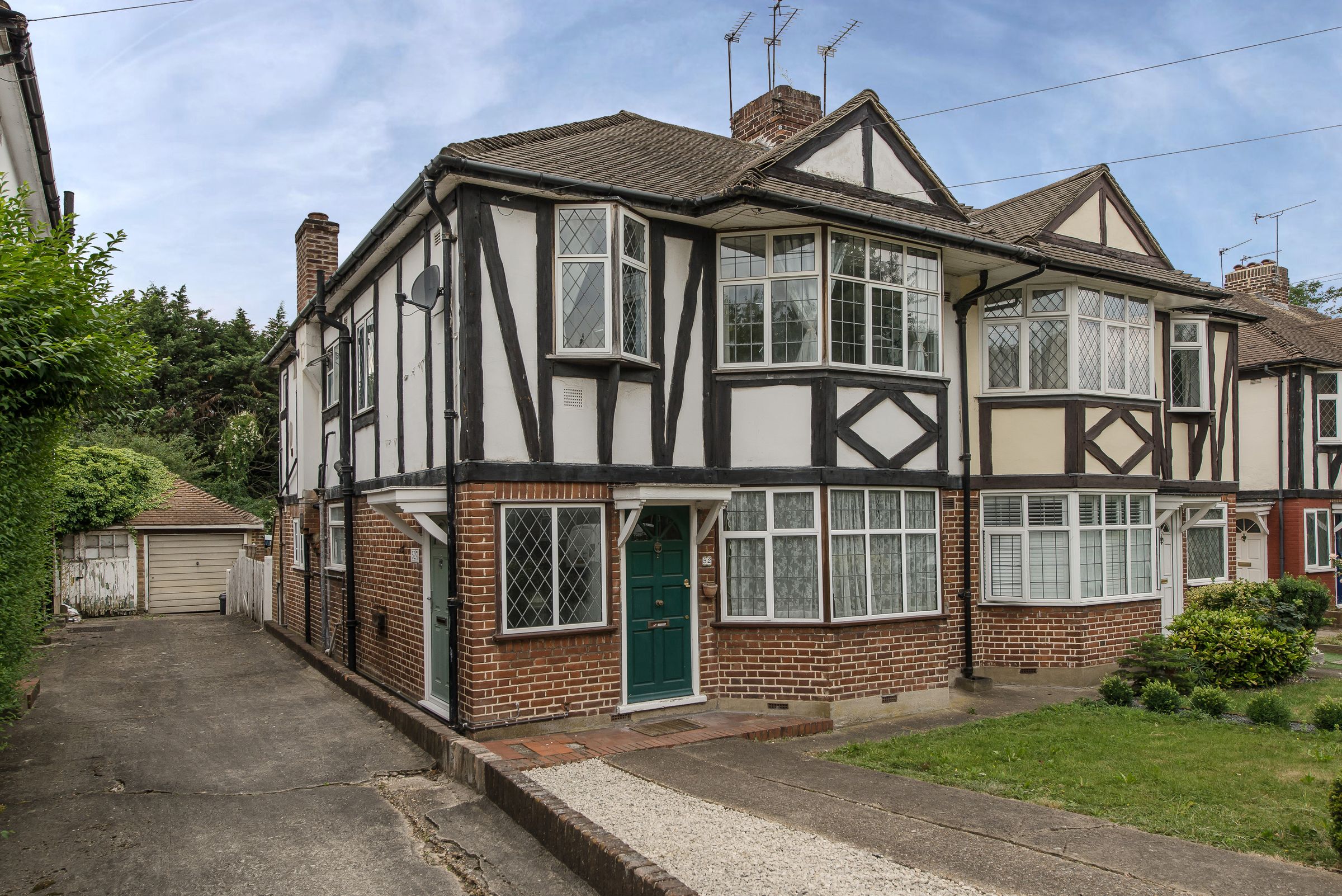 2 bed for sale in Aboyne Drive, Raynes Park, London SW20