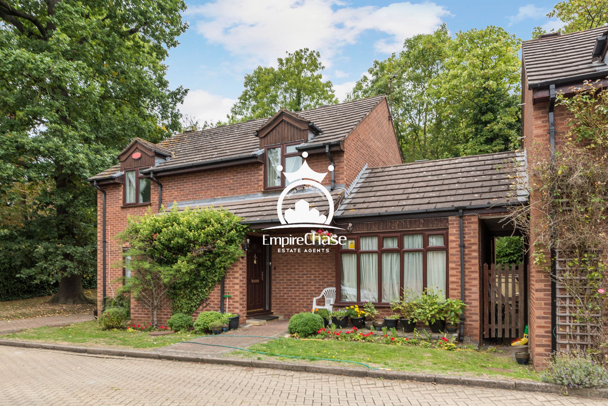 3 bed detached house to rent in Harrow Field Gardens, Harrow On The