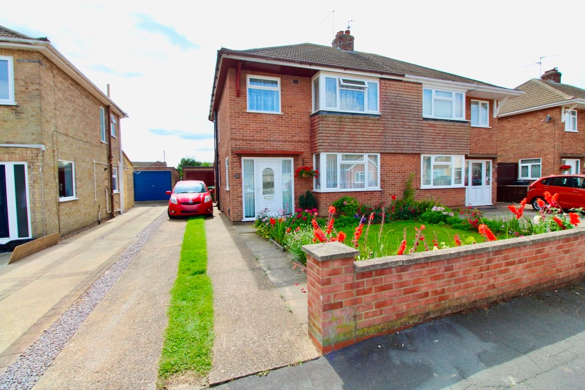 3 bed semidetached house for sale in Allan Avenue, Stanground