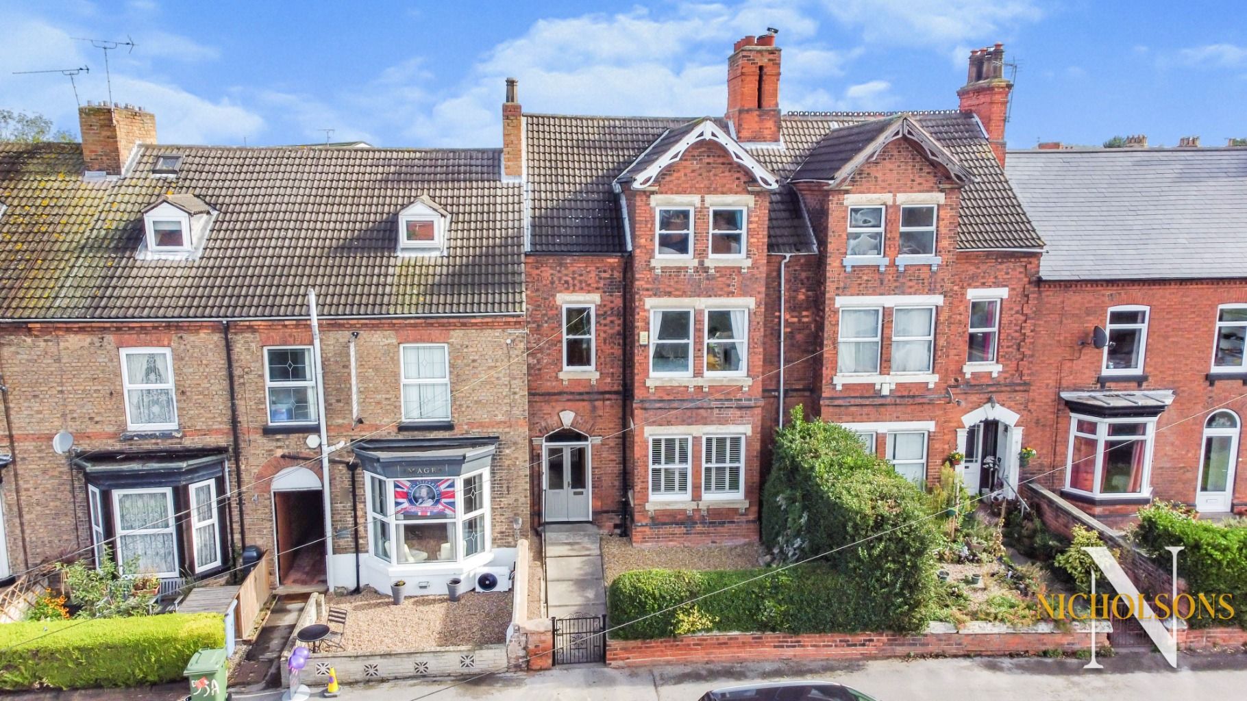 5 bed terraced house for sale in London Road, Retford, Nottinghamshire