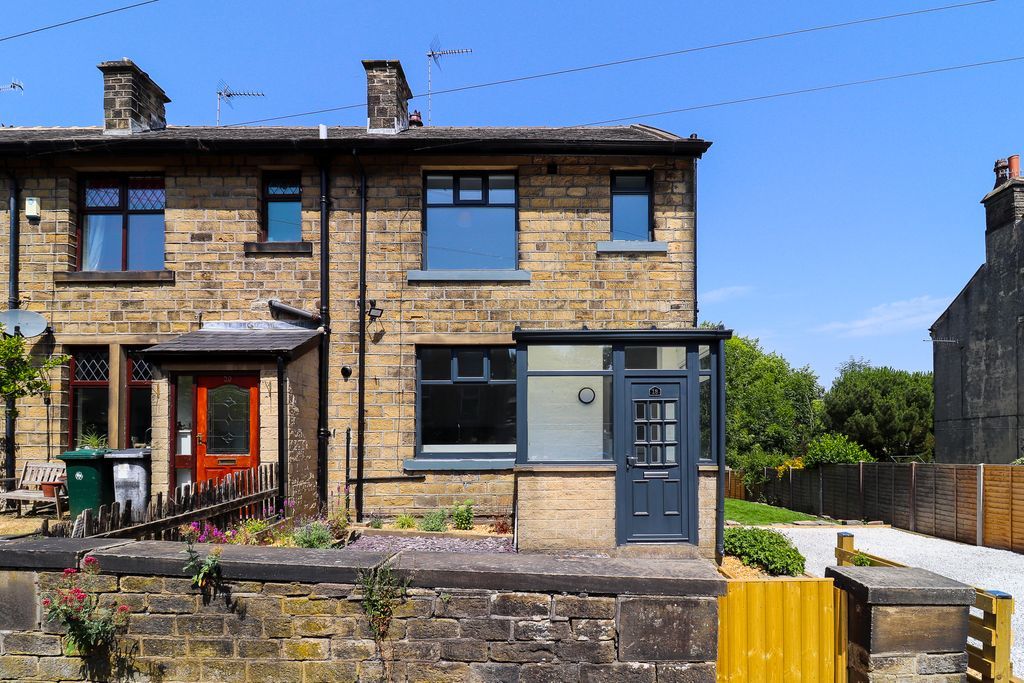 3 bed end terrace house for sale in Gordon Street, Slaithwaite