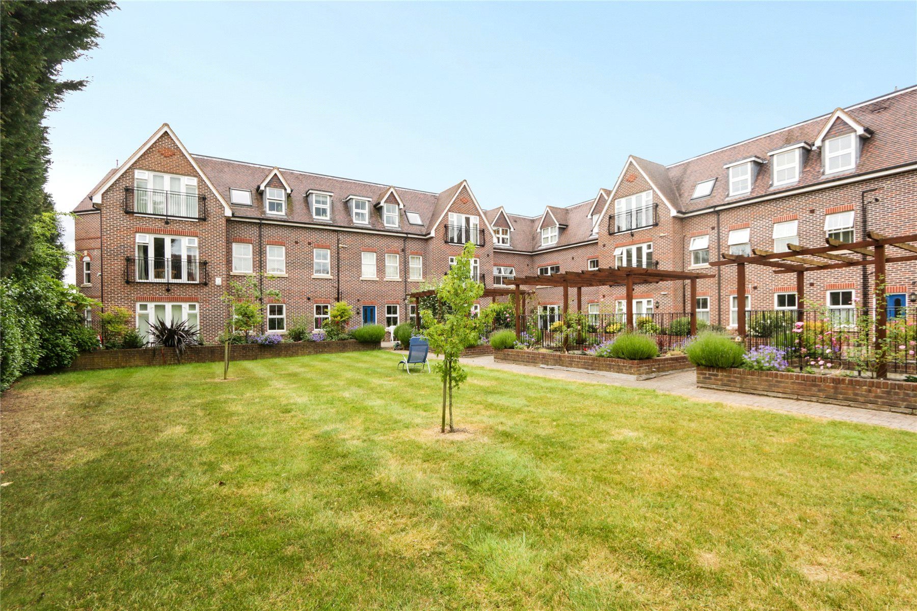 2 bed flat for sale in Baker Street, Weybridge, Surrey KT13 Zoopla