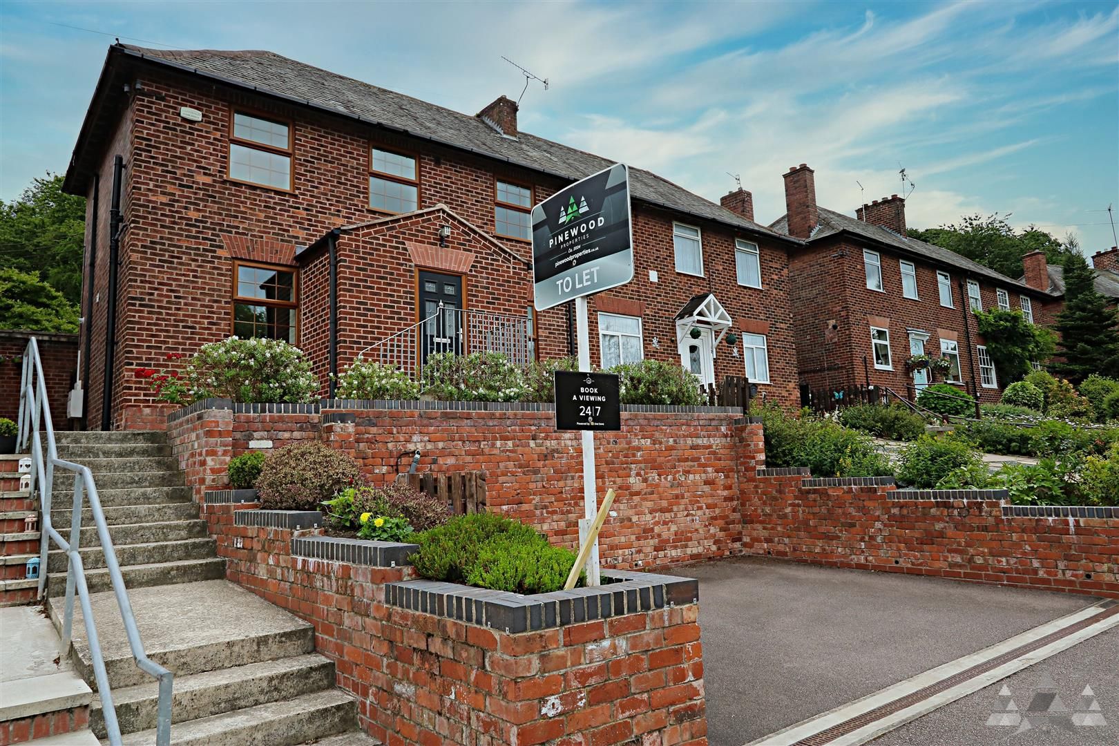 3 bed semidetached house to rent in New Houses, Piccadilly Road