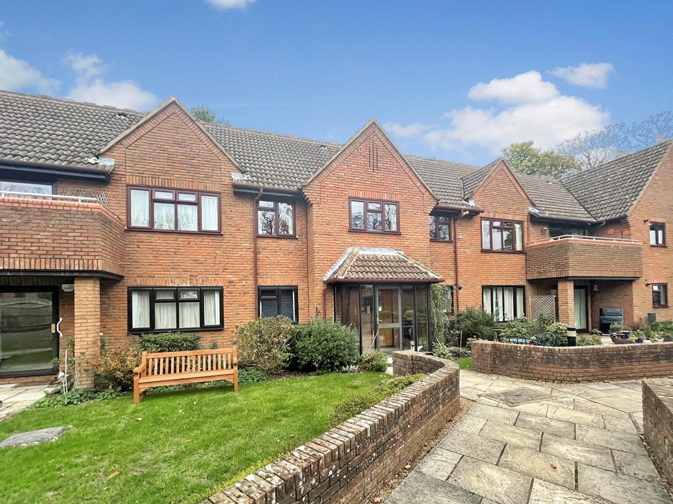 2 bed flat for sale in Tudor Park, Amersham HP6 Zoopla