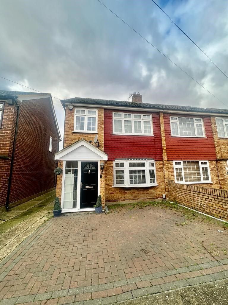 3 bed semidetached house for sale in Stoke Road, Rainham RM13 Zoopla