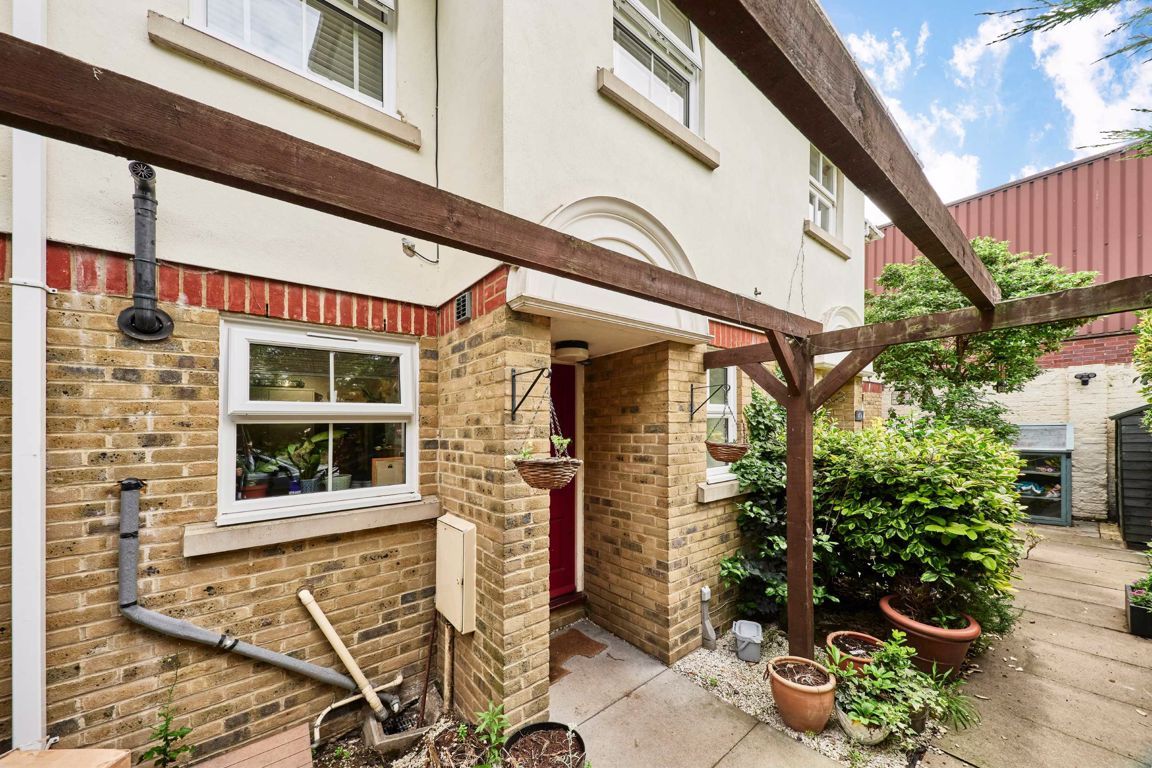 2 bed property for sale in Lydden Grove, London SW18 Zoopla