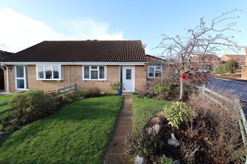 2 bed semidetached bungalow for sale in Constable Close, Yeovil