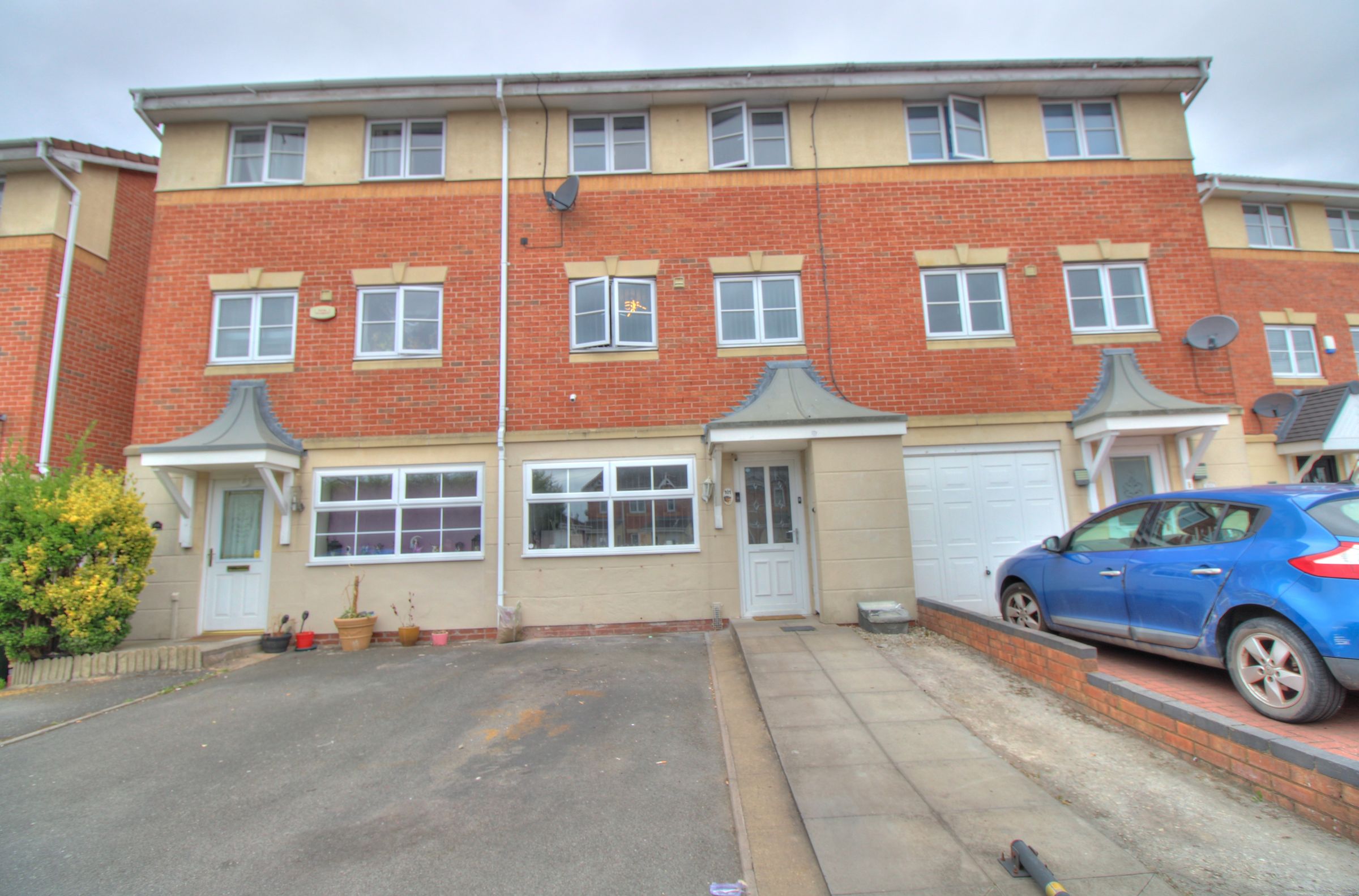 4 bed town house for sale in Macdonald Close, Tividale, Oldbury B69