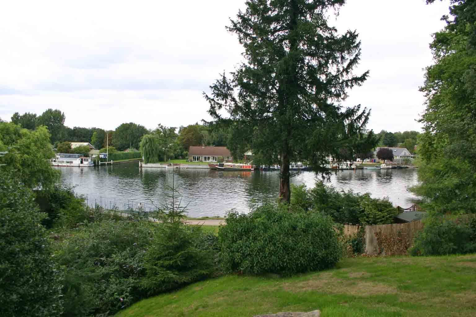 1 bed flat for sale in Mount Felix, Walton On Thames, Surrey KT12 Zoopla