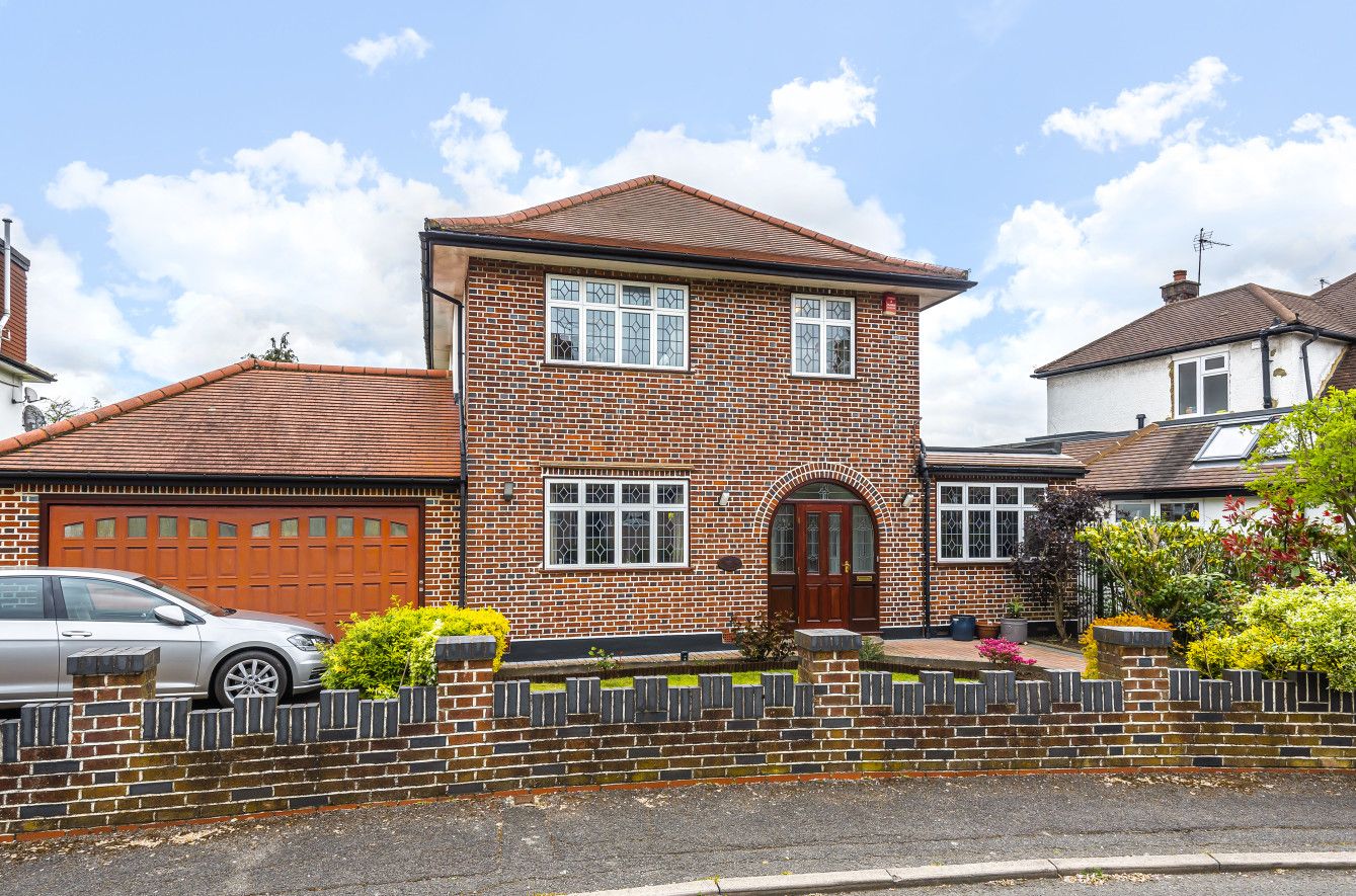 3 bed detached house for sale in Frobisher Close, Pinner, Middlesex HA5