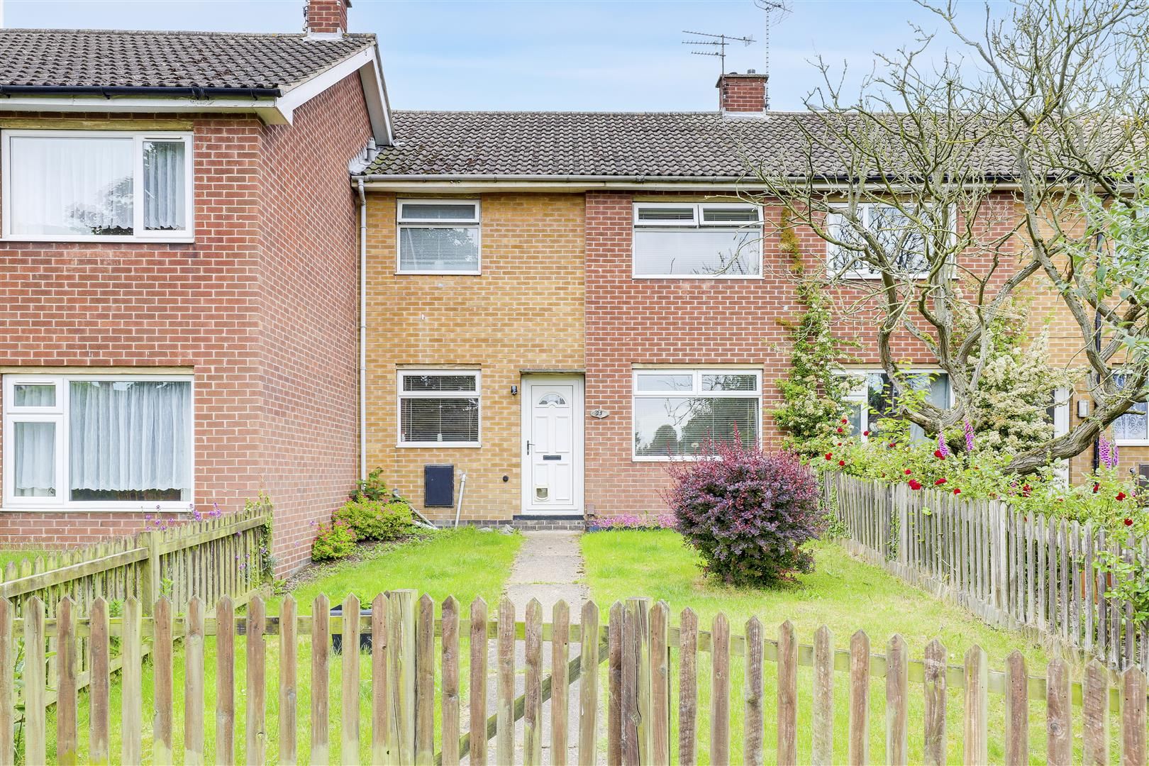 3 bed terraced house for sale in Heddington Gardens, Arnold