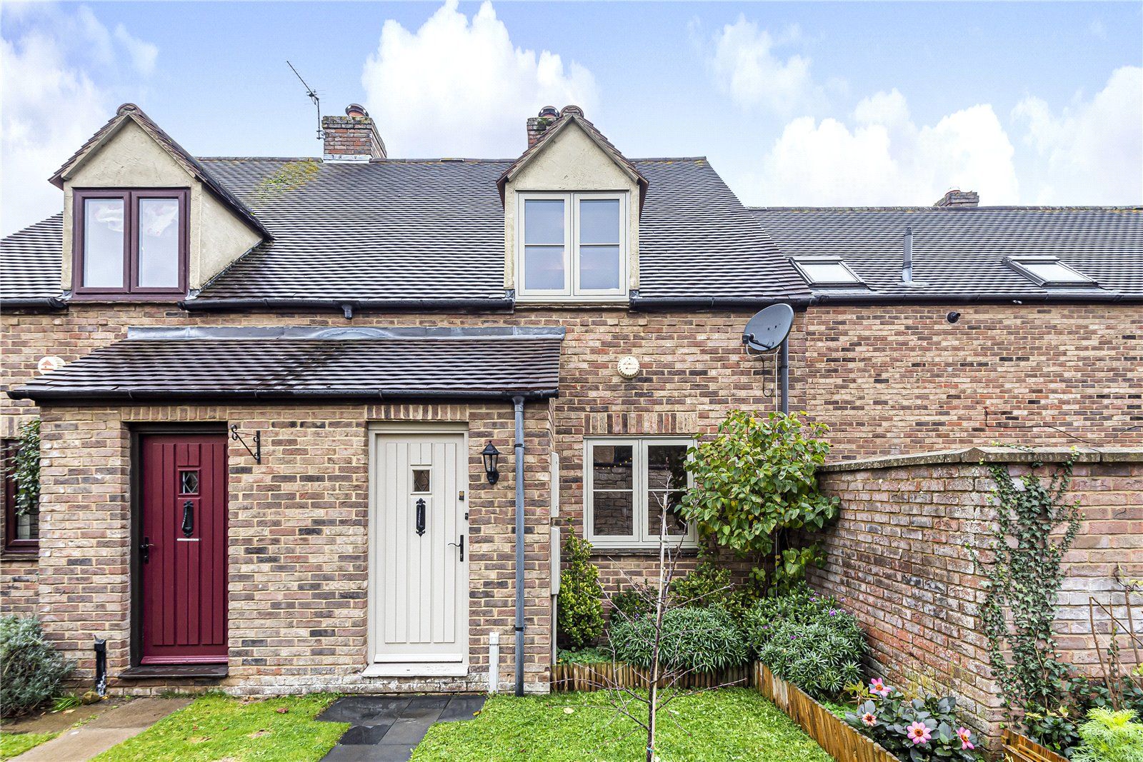 2 bed terraced house for sale in Idbury Close, Witney, Oxfordshire OX28