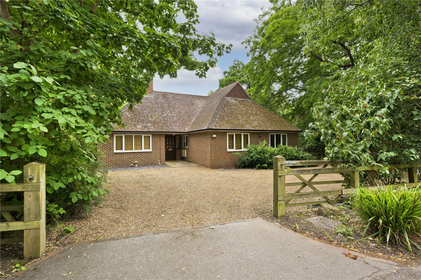 3 bed bungalow to rent in White Rose Lane, Woking GU22 Zoopla