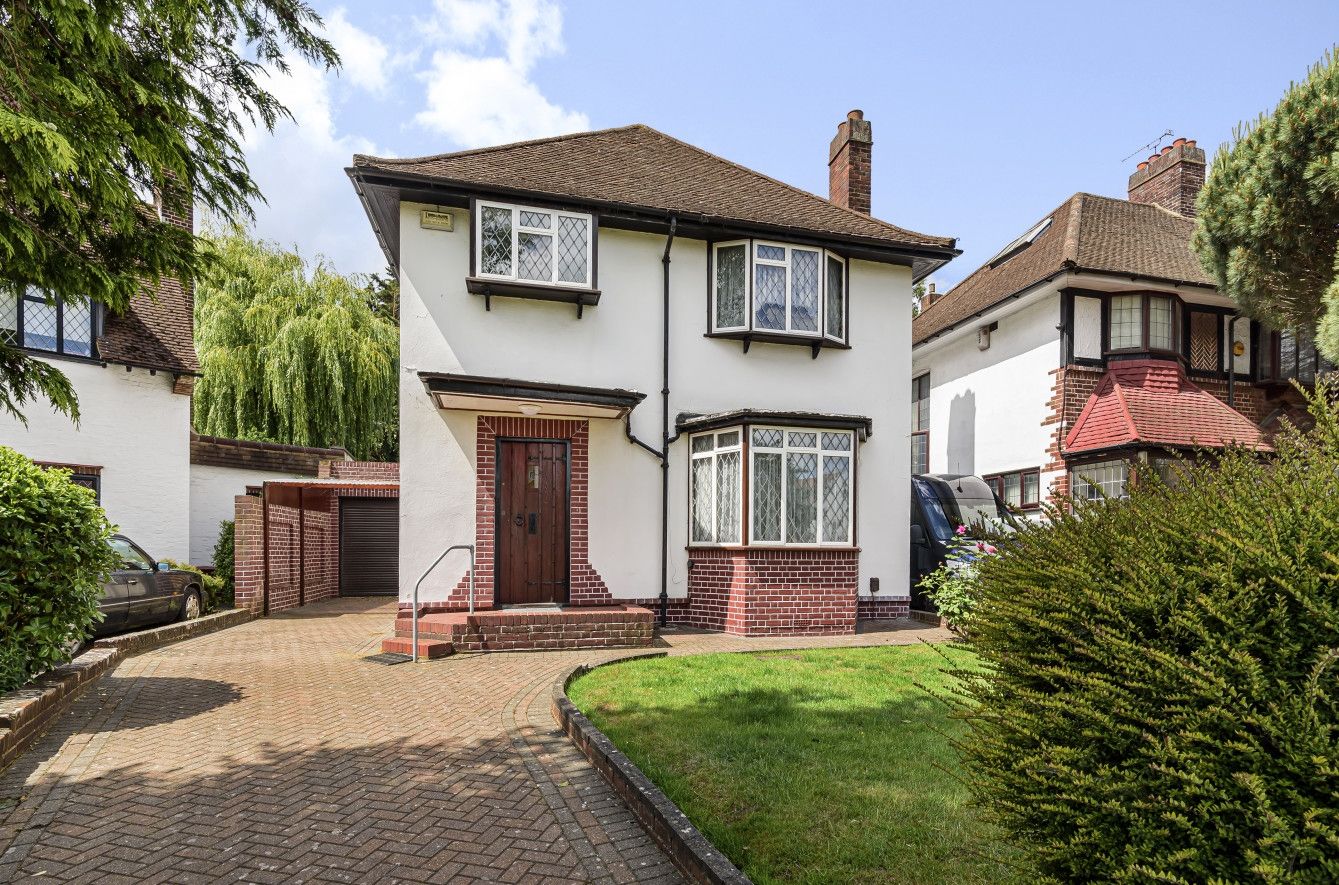 3 bed detached house for sale in Cedarhurst Drive, London SE9 Zoopla