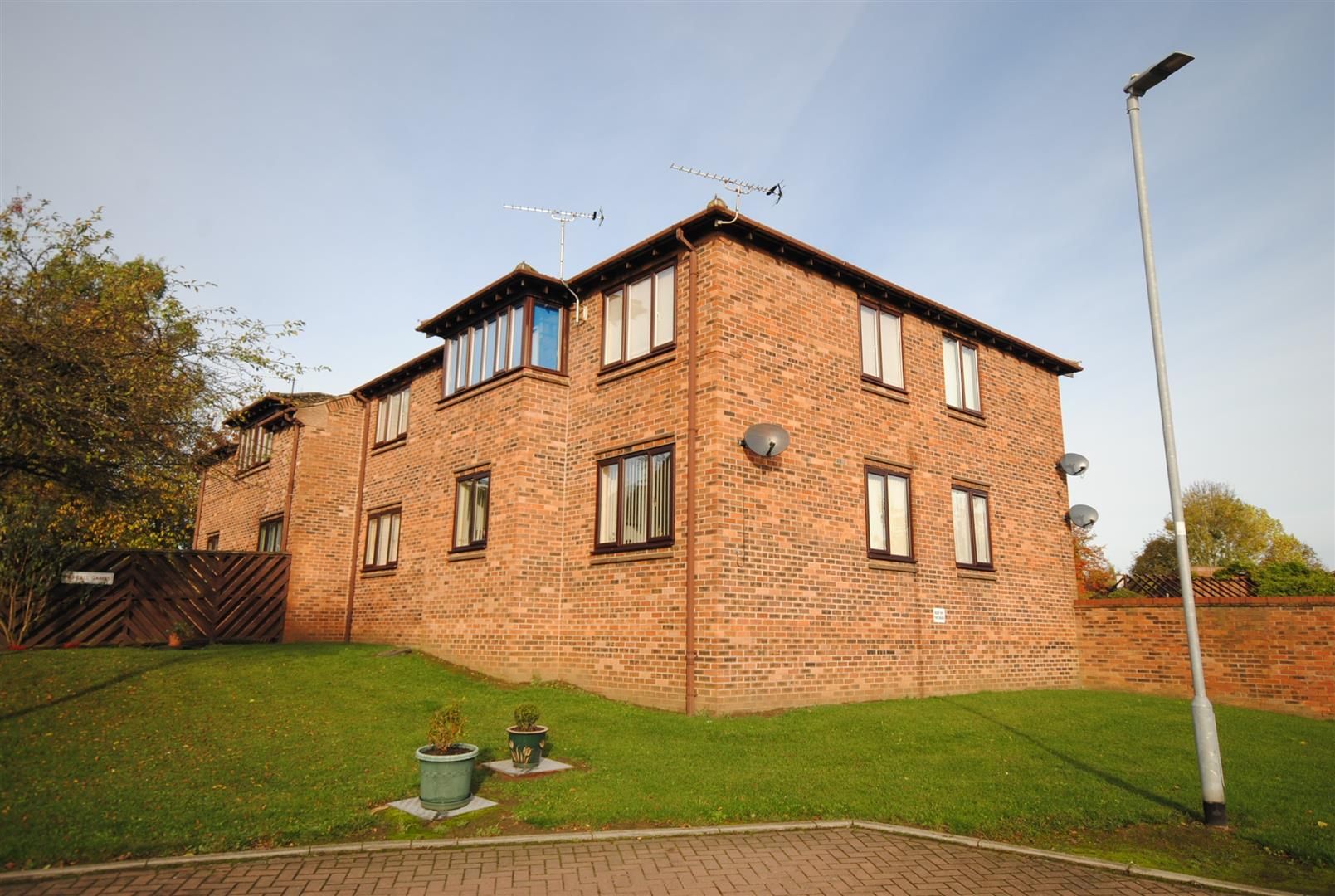 1 bed flat for sale in Woodlands Court, Kippax, Leeds LS25 Zoopla
