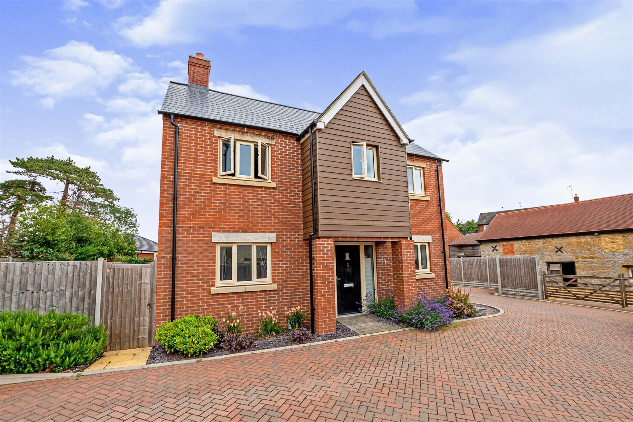 4 bed linkdetached house for sale in Salter Close, Raunds