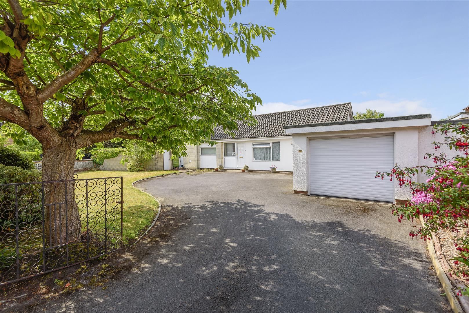 3 bed detached bungalow for sale in Broadleas Road, Devizes SN10 Zoopla