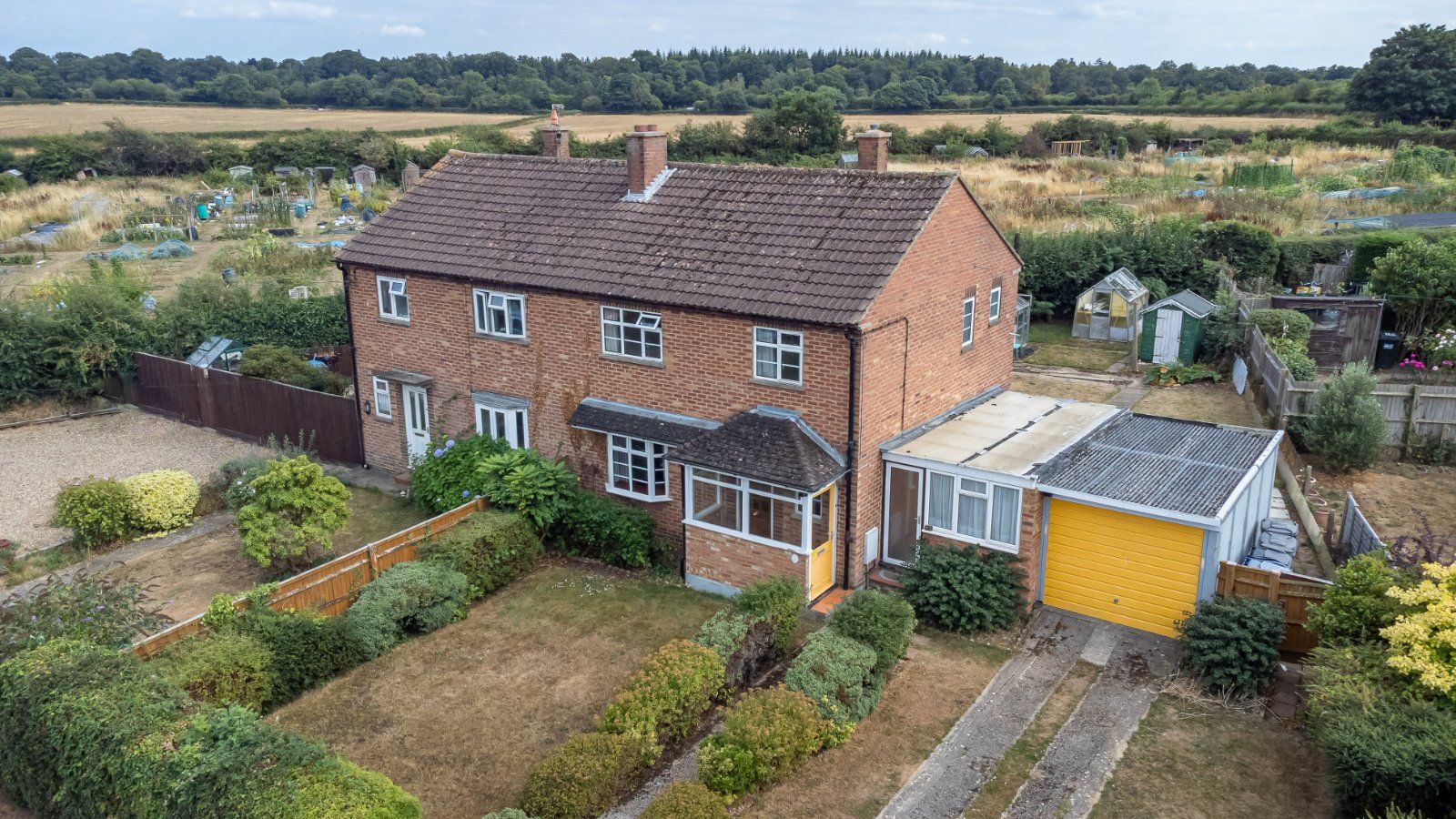 3 bed semidetached house for sale in Hogg Lane, Holmer Green, High