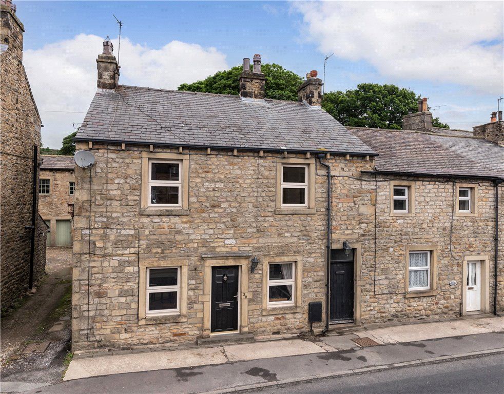 4 bed end terrace house for sale in Main Street, Long Preston, Skipton