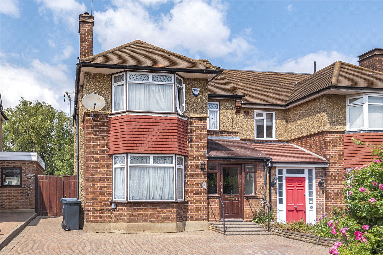 3 bed semidetached house for sale in Sheringham Avenue, Oakwood