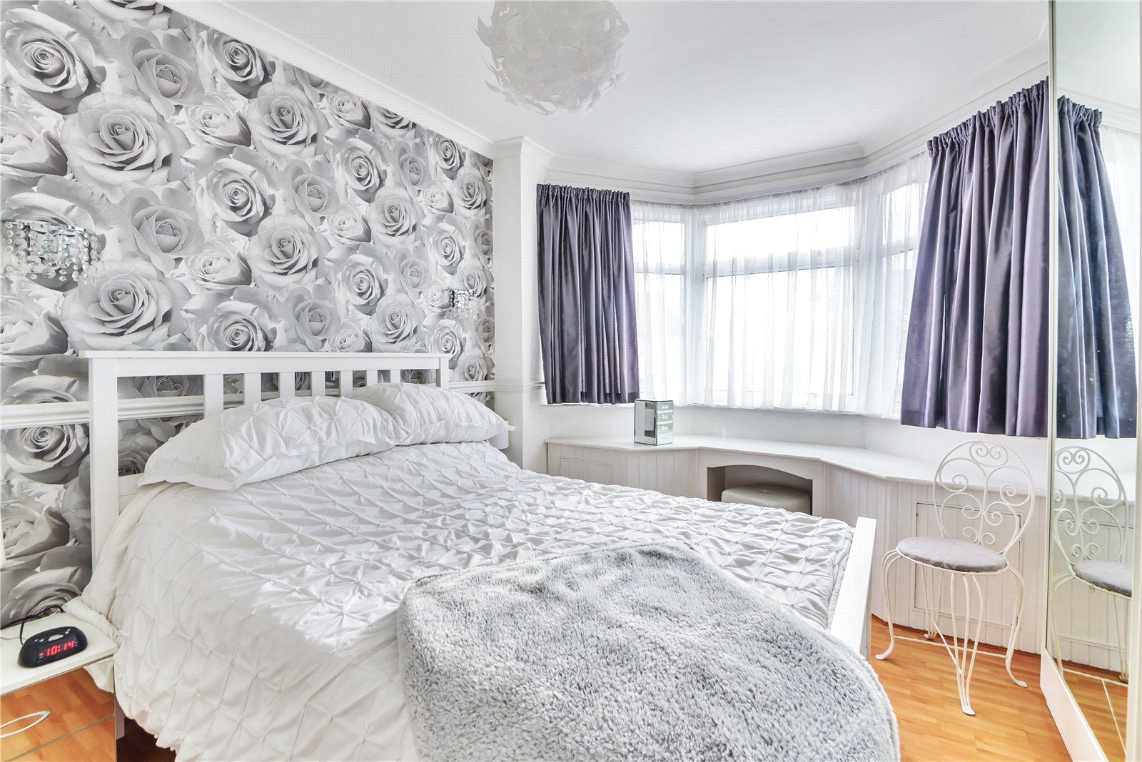 3 bed semidetached house for sale in Camrose Avenue, Edgware