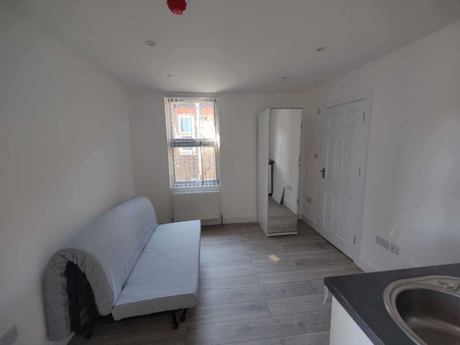 Studio to rent in Hillcrest Road, Acton W3 Zoopla