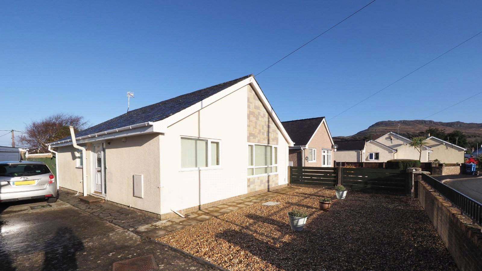 3 bed bungalow for sale in Y Ffridd, Morfa Bychan, Porthmadog, Gwynedd LL49 Zoopla