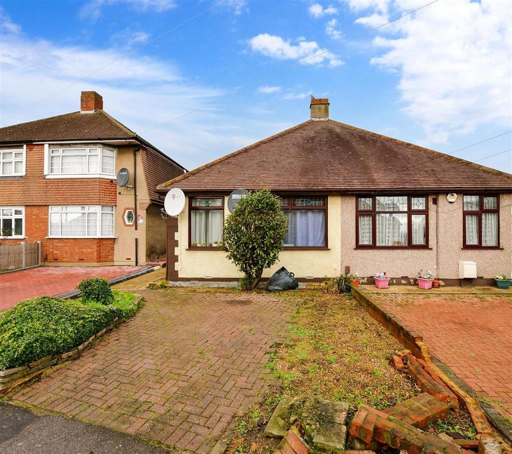 2 bed semidetached bungalow for sale in Mossford Lane, Barkingside