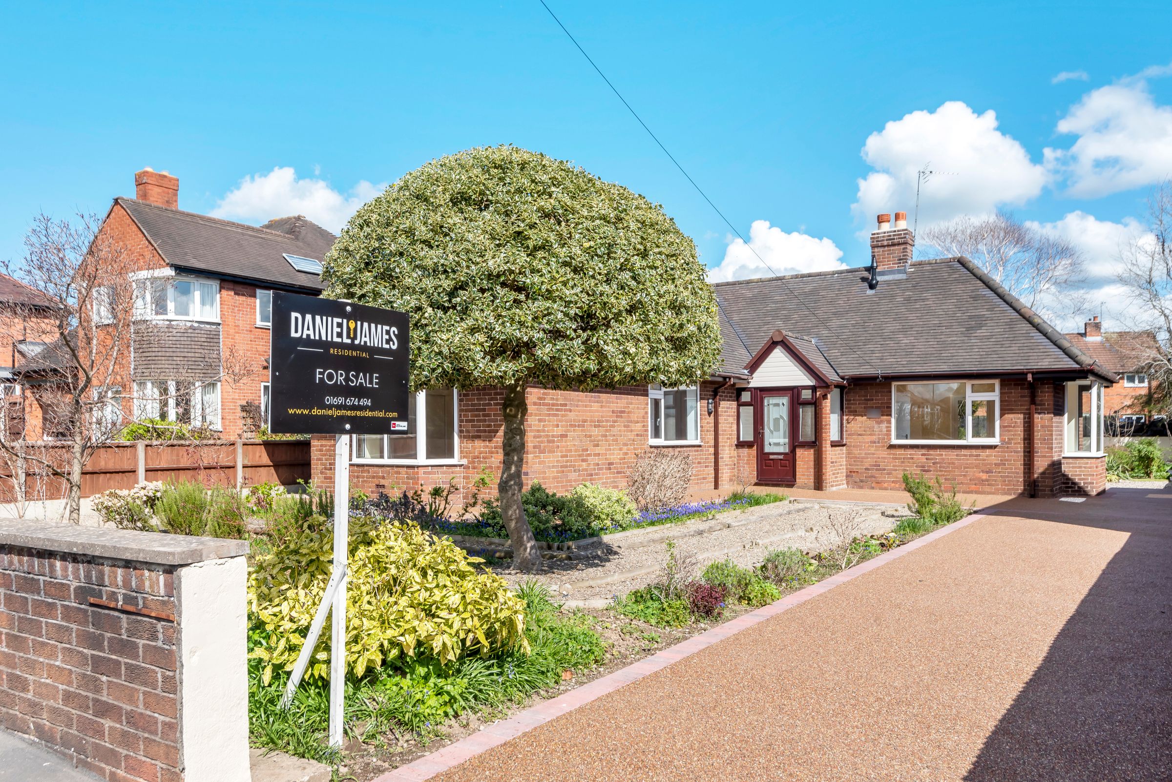 3 bed bungalow for sale in Moss Dene, Oak Drive, Oswestry, Shropshire