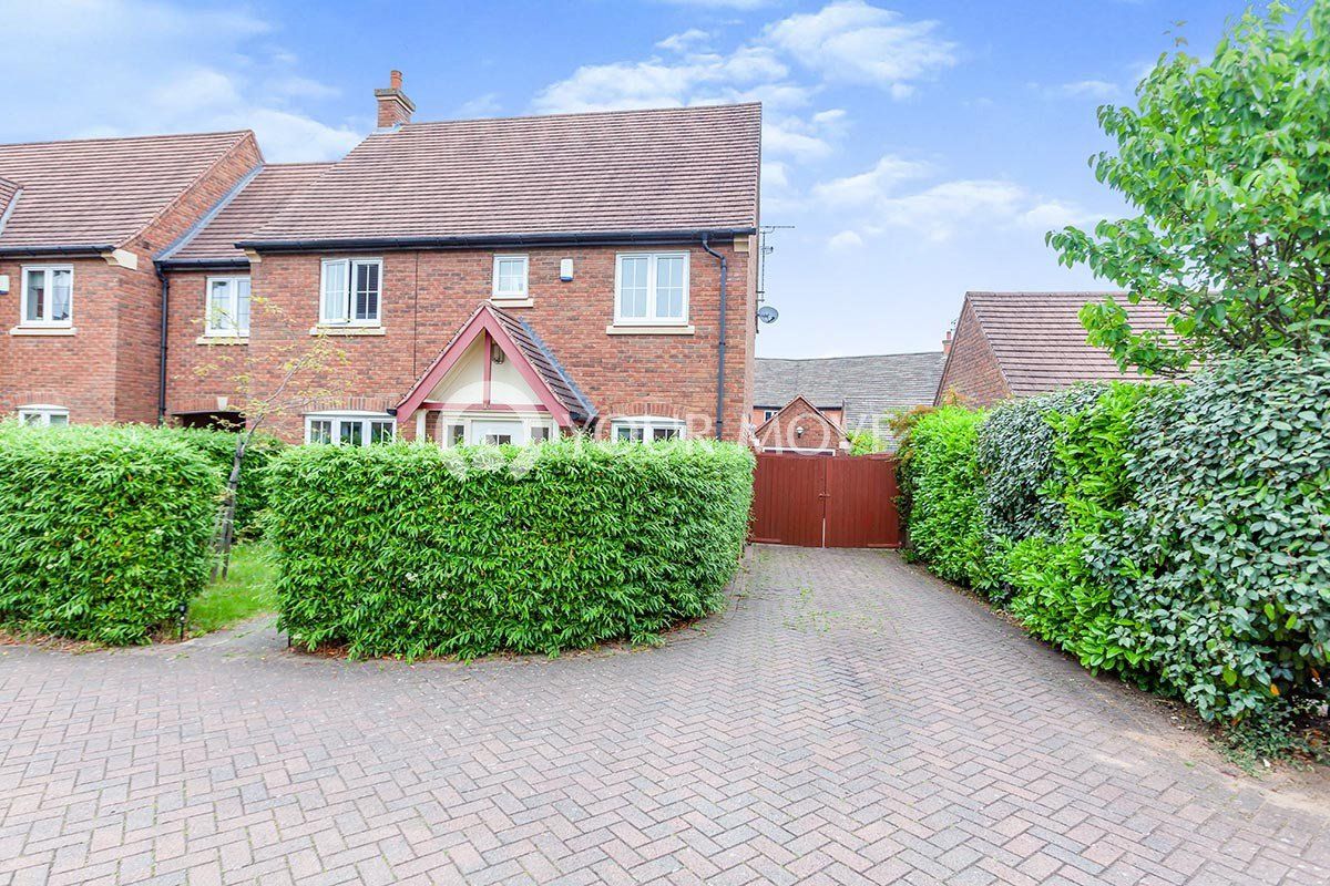 4 bed linkdetached house for sale in Highland Drive, Loughborough