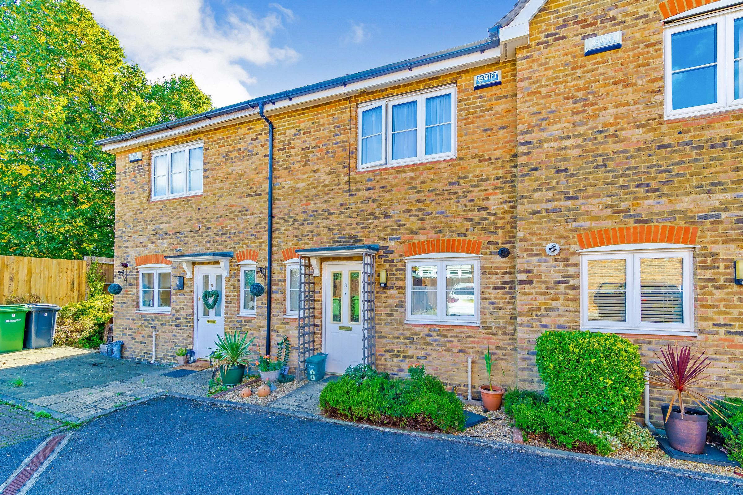 2 bed terraced house for sale in Mistley Gardens, Horley RH6 Zoopla