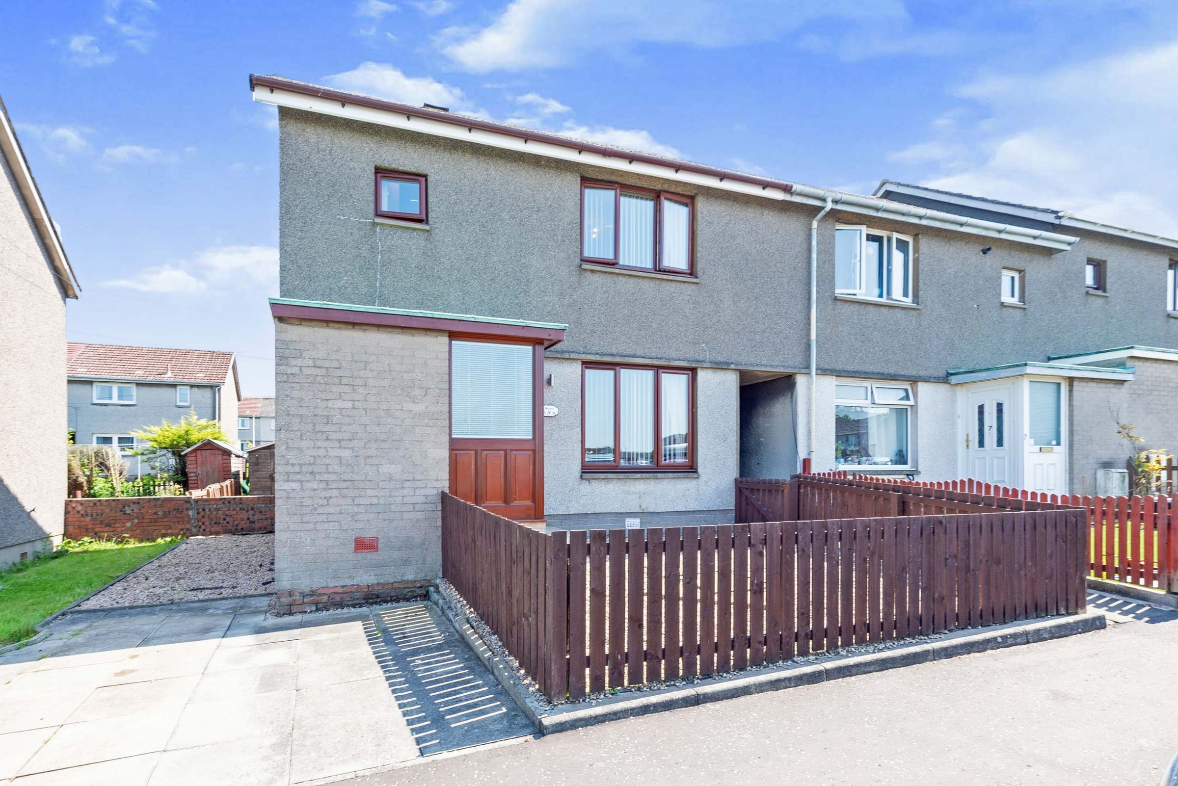 2 bed end terrace house for sale in Wardlaw Crescent, Oakley KY12 Zoopla