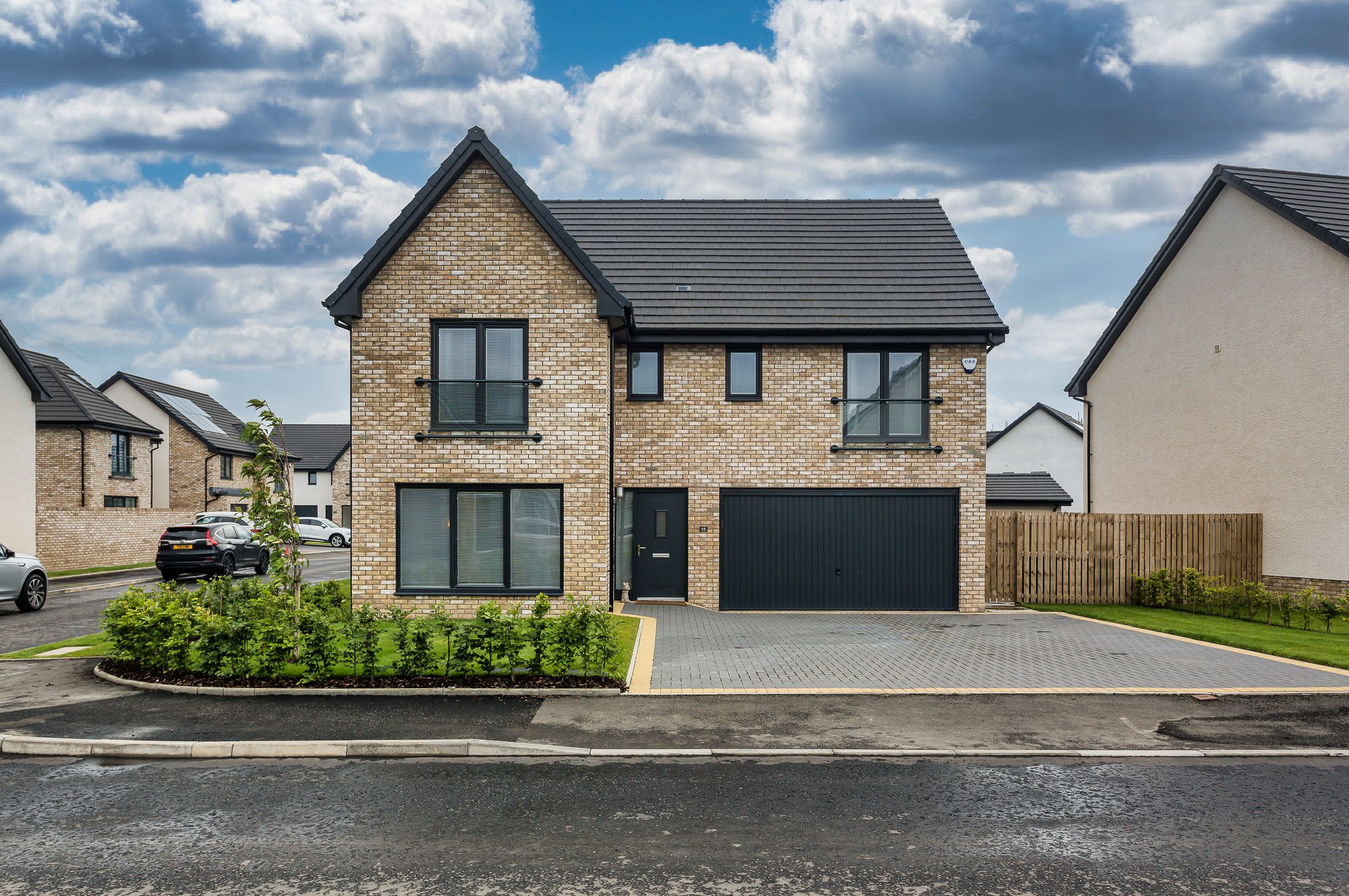 5 bed detached house for sale in 15 Glenluce Drive, PA7 Zoopla
