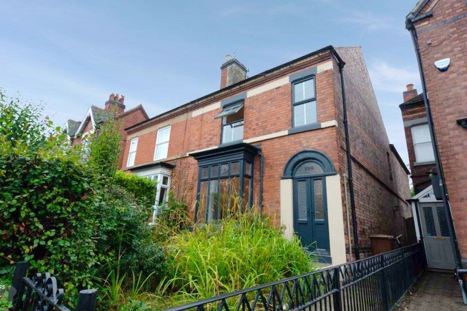 4 bed semidetached house for sale in Scalpcliffe Road, BurtonOnTrent