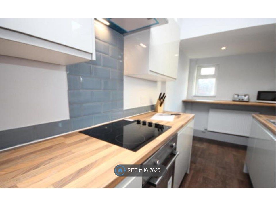 Room to rent in Milnrow Road, Shaw, Oldham OL2 Zoopla