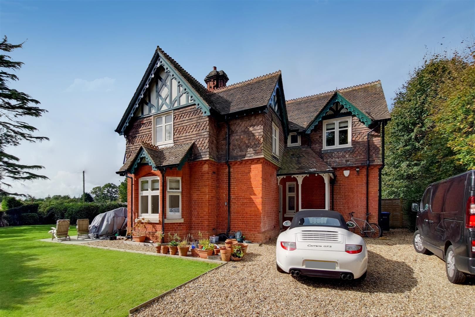 3 bed semidetached house to rent in Wick Lane, Englefield Green, Egham