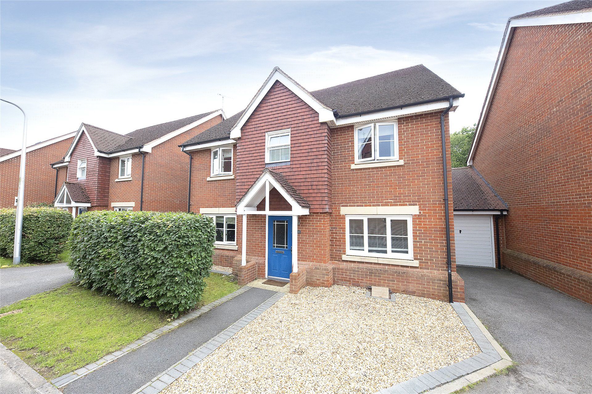 5 bed linkdetached house for sale in Wheatsheaf Close, Sindlesham
