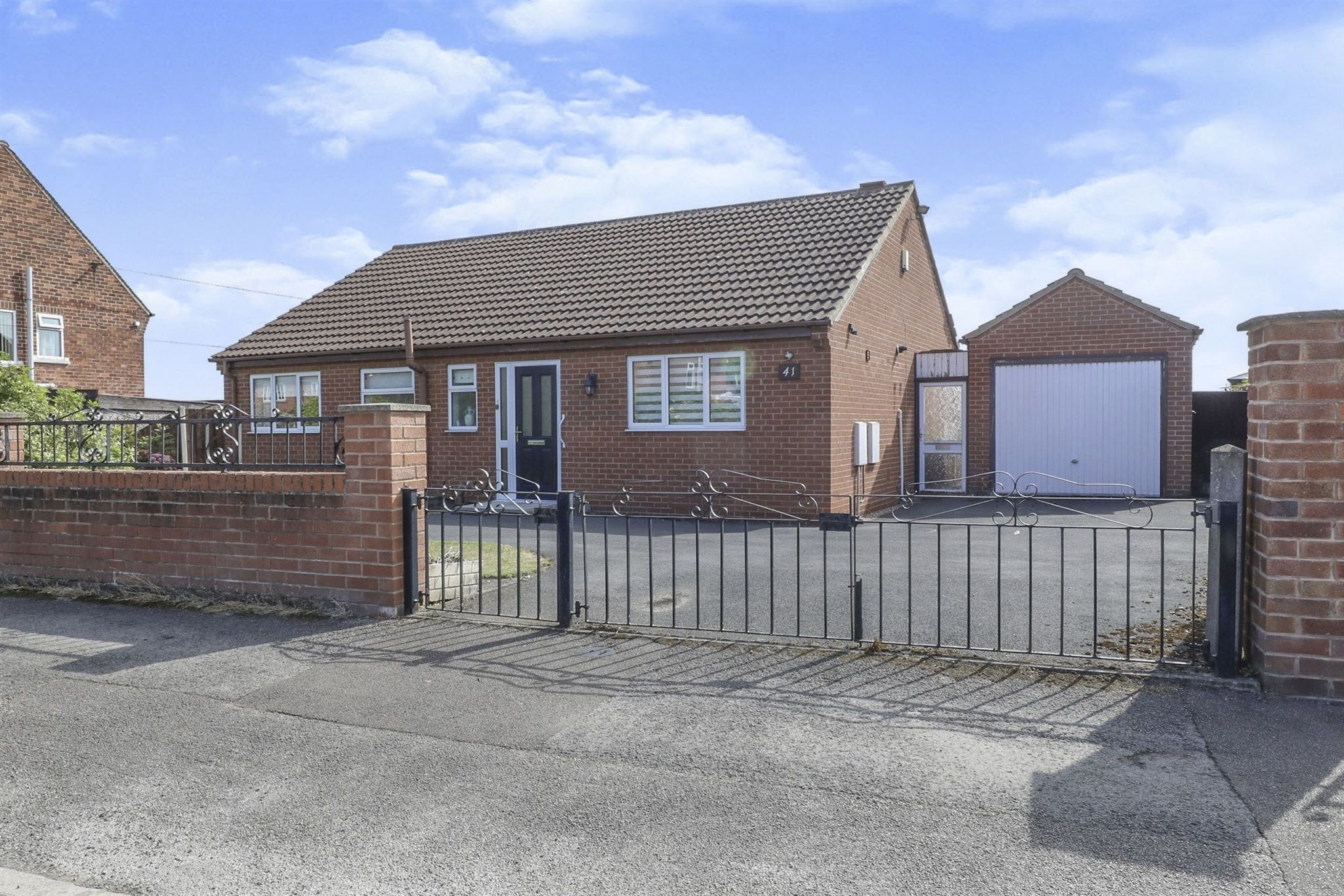 3 bed detached bungalow for sale in Beckett Avenue, CarltonInLindrick