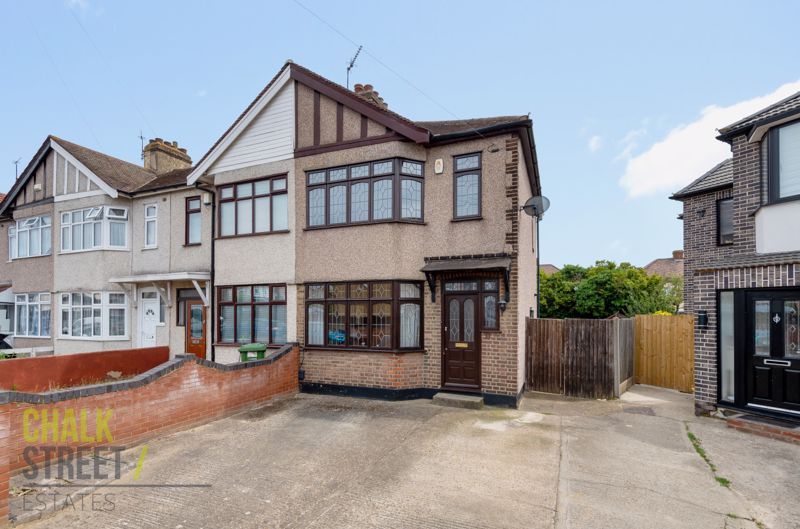 3 bed end terrace house for sale in Cherry Tree Close, Rainham RM13