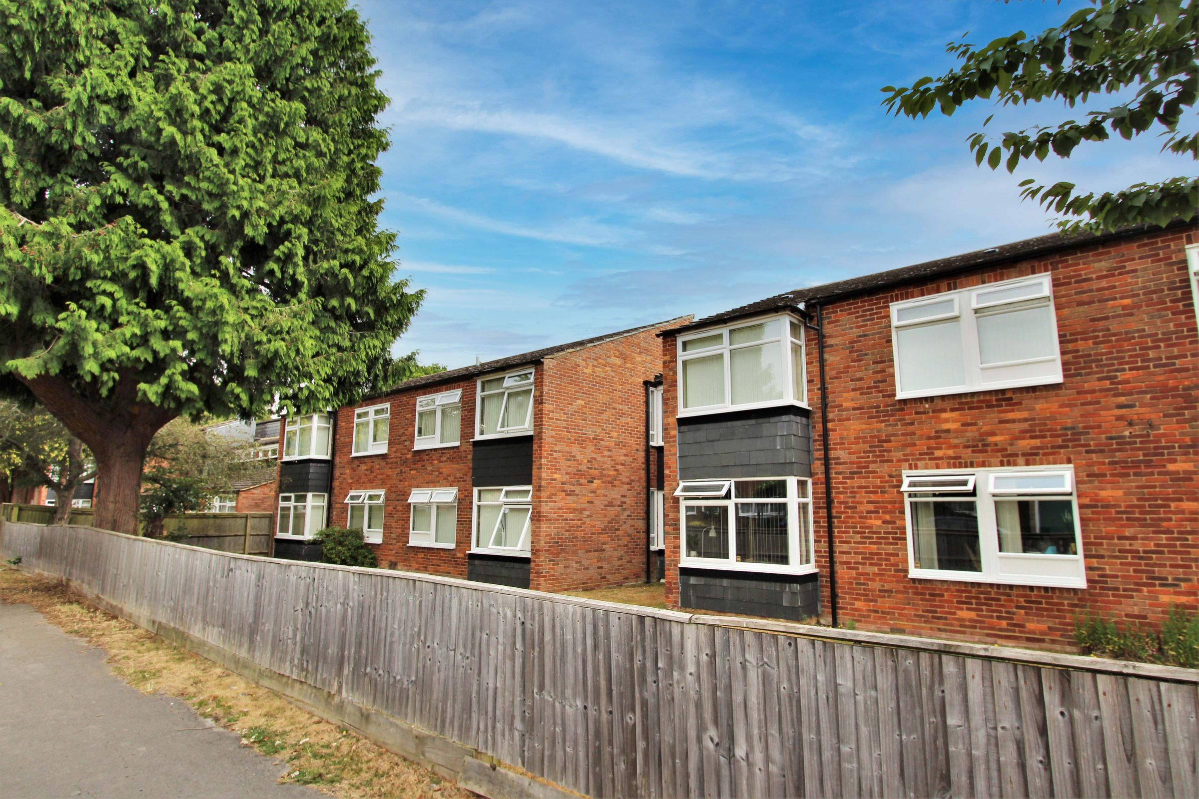 1 bed flat for sale in Hartsbourne Road, Earley, Reading RG6 Zoopla